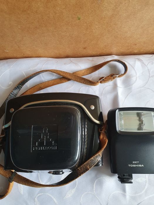 Sprzedam aparat Practika PRL plus lampa  Toshiba