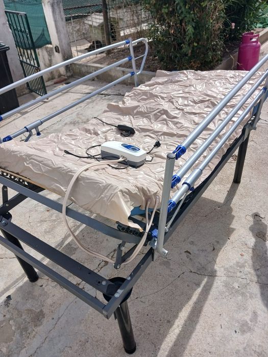 Cama articulada com colchão de enchimento