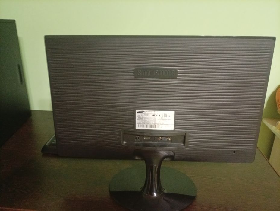 Продам комп'ютер,системний блок,стіл.