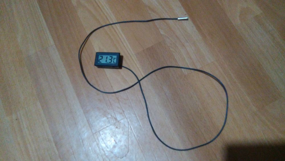 термометр з виносним датчиком