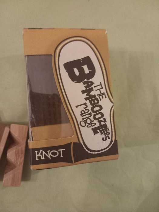 Quebra cabeças de madeira