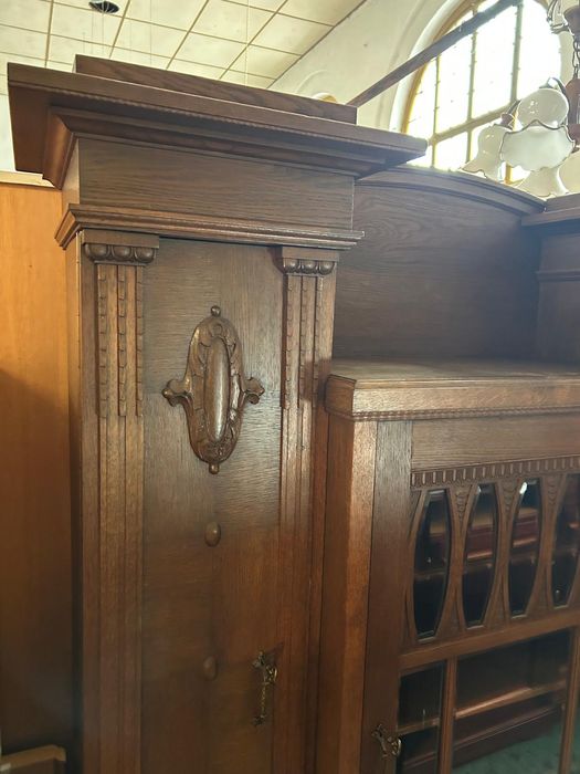 Śliczna zabytkowa biblioteka