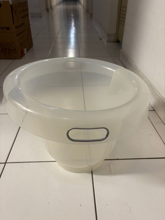 Banheira (e balde) para banho de bébé com suporte único (como novo)