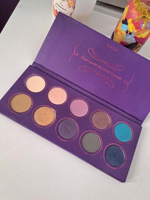 Zoeva Love is story. Paleta cieni