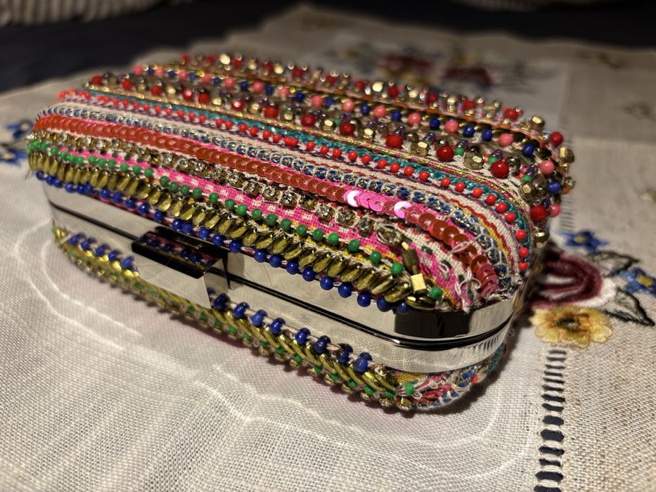 Sztywna kopertówka Zara na łańcuszku