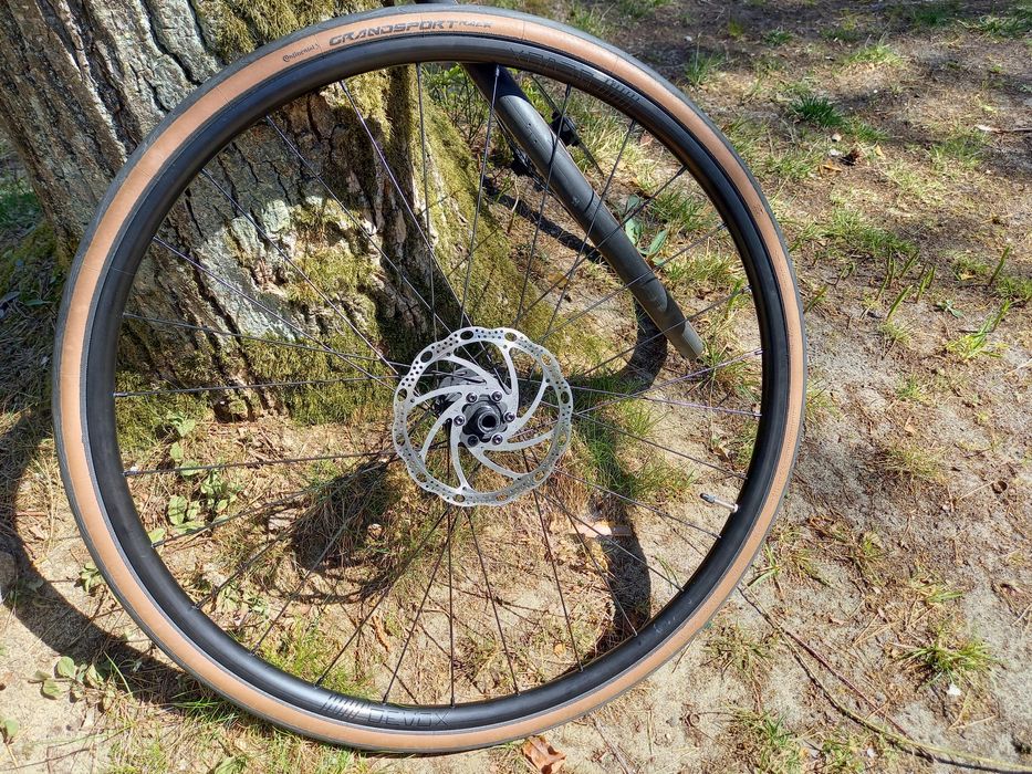 Koła szosowe 28" sztywna oś thru axle tarczowe