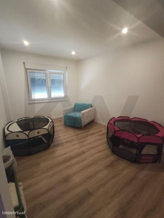 Apartamento T2 Totalmente Remodelado Com Logradouro – Cruz De Pau