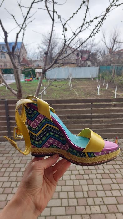 Босоножки женские