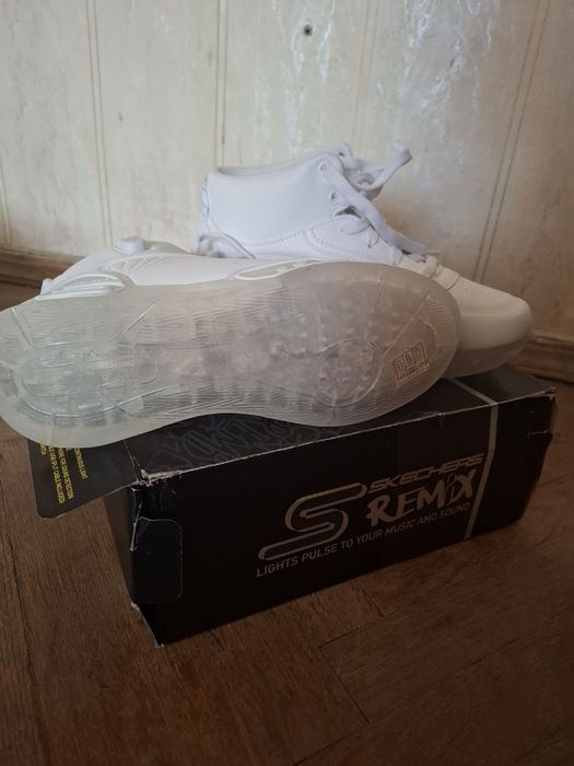 Кросівки Skechers S-Lights Remix

Кросівки