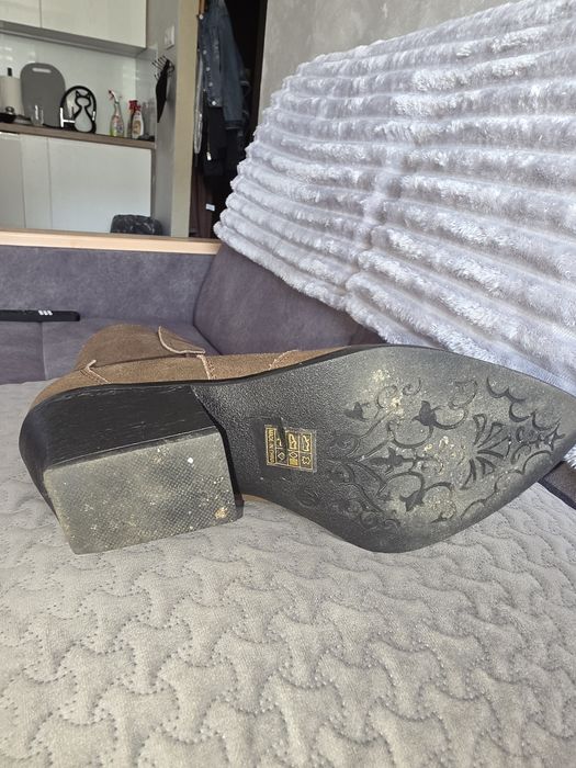 Buty kowbojki  zamszowe