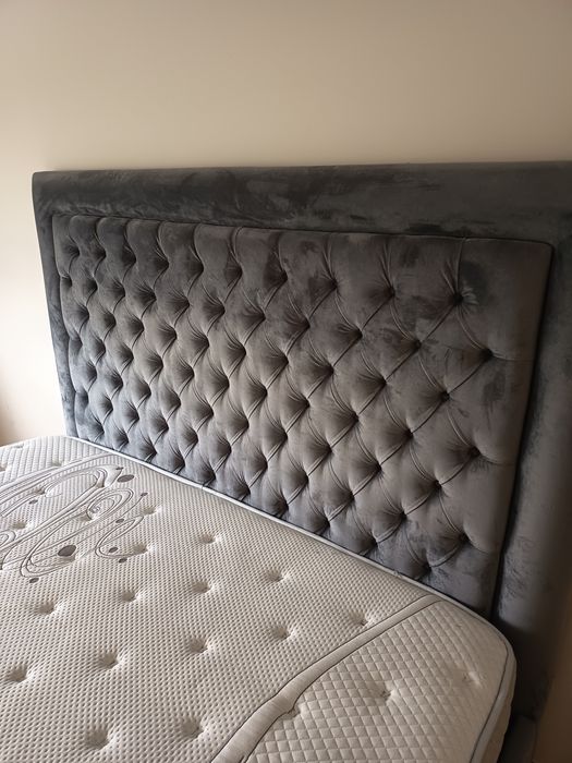 Cama estufada 220 x 160 cm com colchão