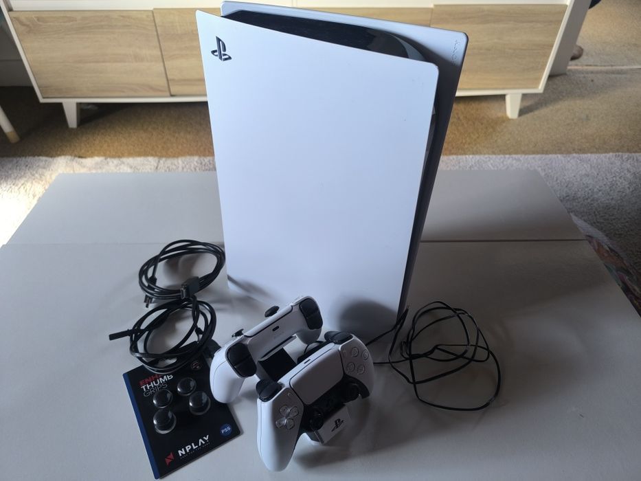 PlayStation 5, 2 comandos, 1 carregador para comandos