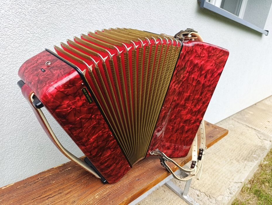 Akordeon Hohner Cornelia III 96 basów 3 chóry