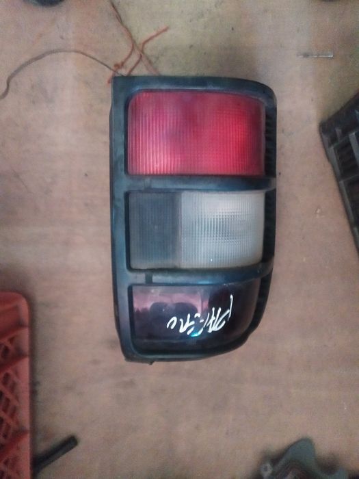 Farolim Esquerdo Mitsubishi Pajero