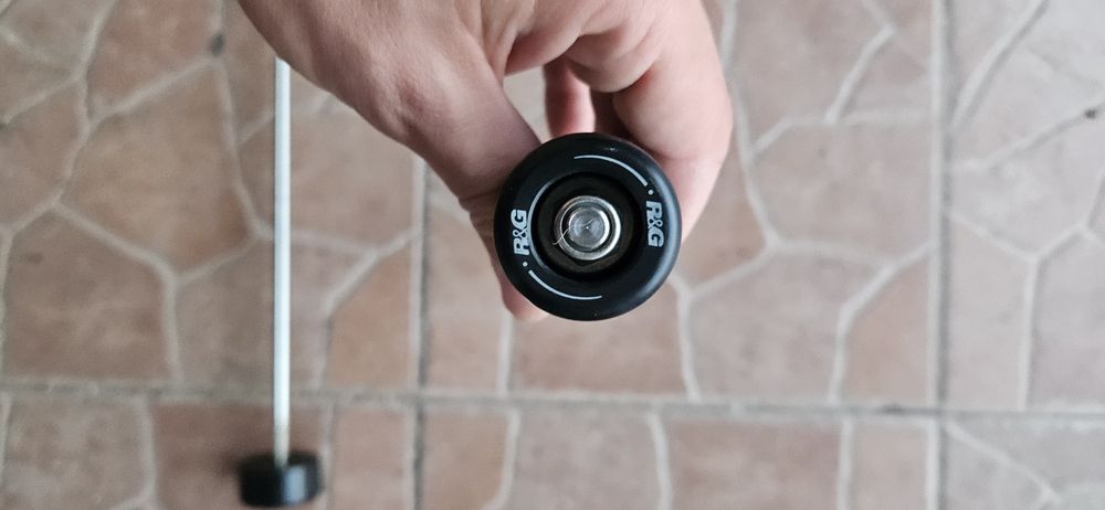 Escape Akrapovick e Sliders R&G Yamaha R7 MT07 Tracer 700