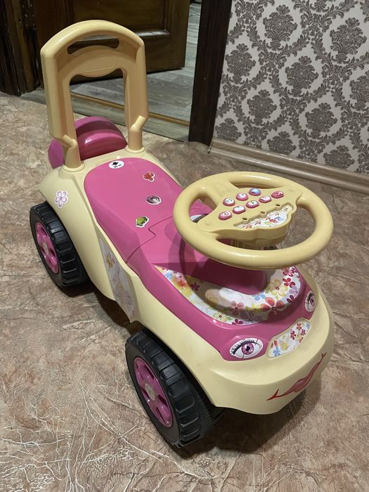 Продам машинку толокар