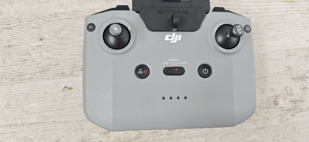 Dron dji mini 3, dwie baterie  + care