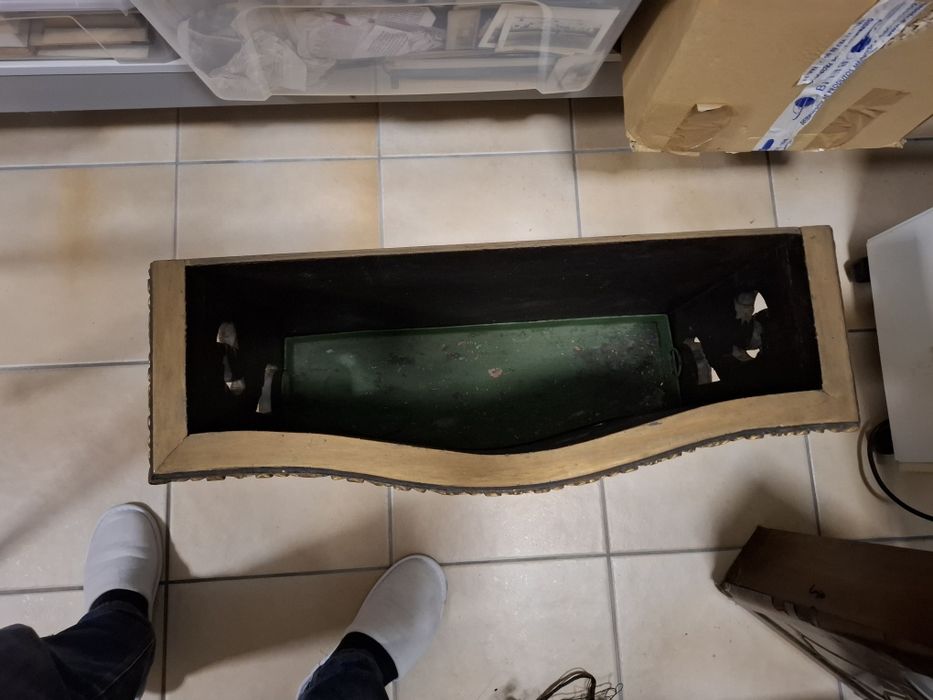 Suporte para chapéus em talha dourada