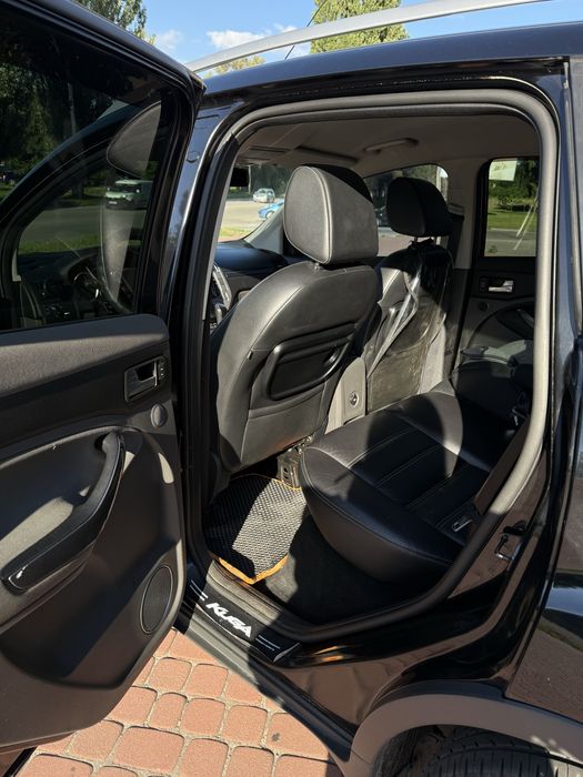 Ford Kuga 2010 року