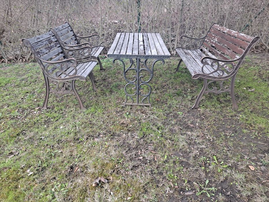 Meble ogrodowe żeliwne.