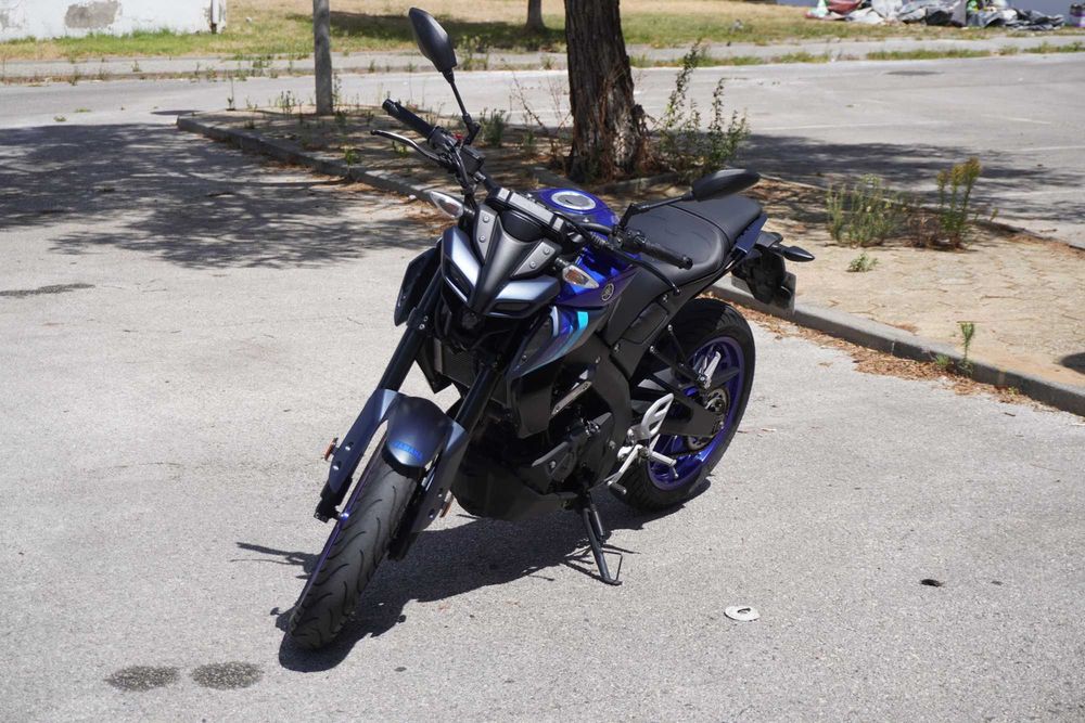 Yamaha MT-125 2022 | 21.700 km | Escape Black Widow | Excelente estado