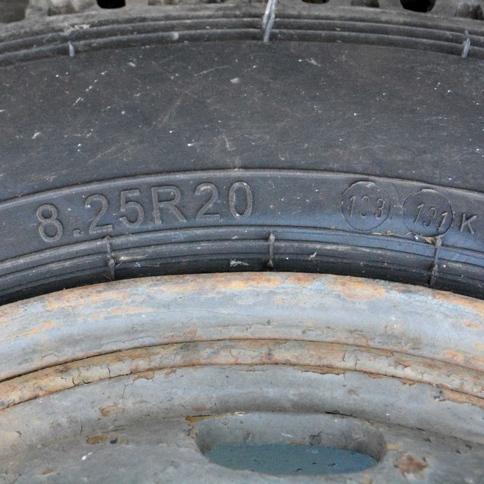 Opona Tyrex CRG 8.25 R20 z felgą