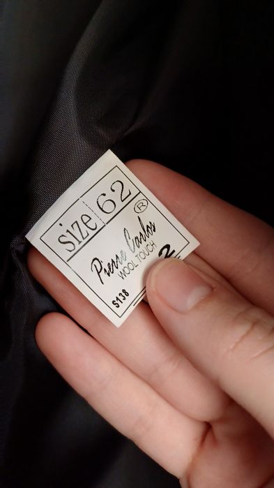 Класичний чорний костюм