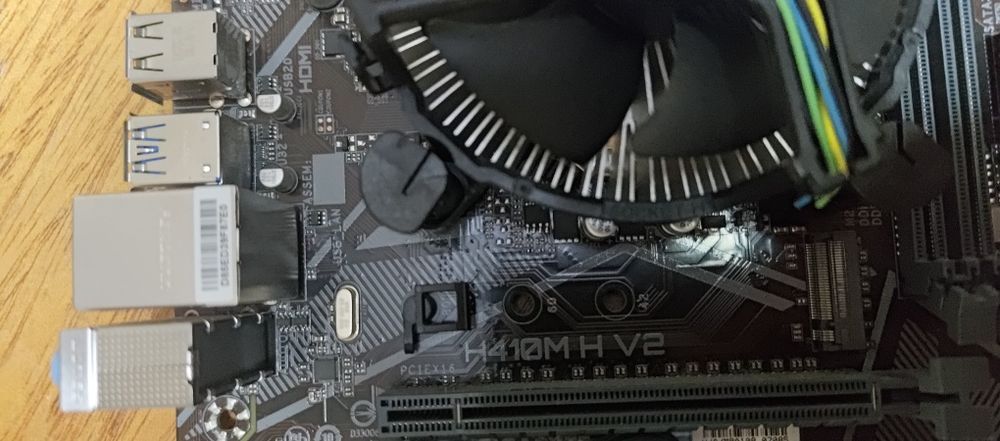 Bundle motherboard + processador+ memórias RAM