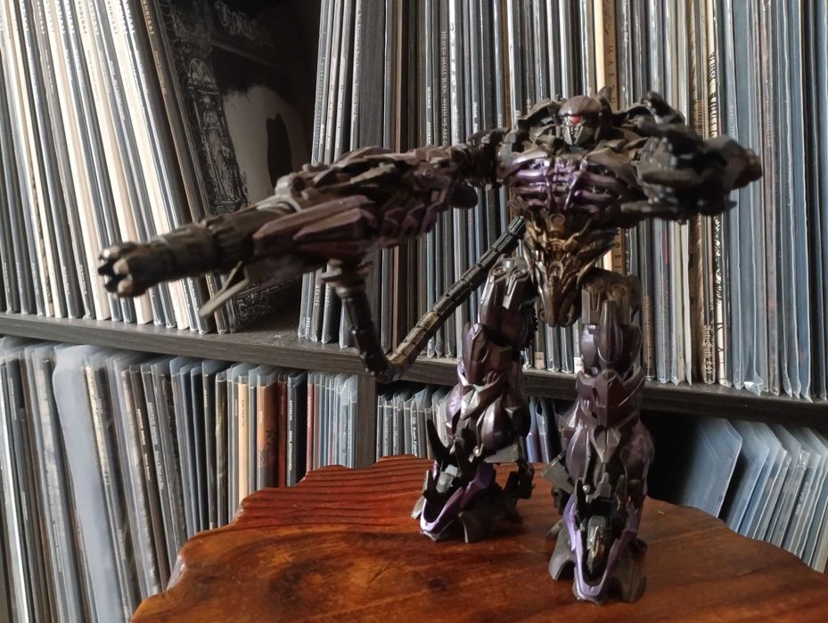 Transformers Studio Series 56 Shockwave – Completo c/ Caixa (DOTM)