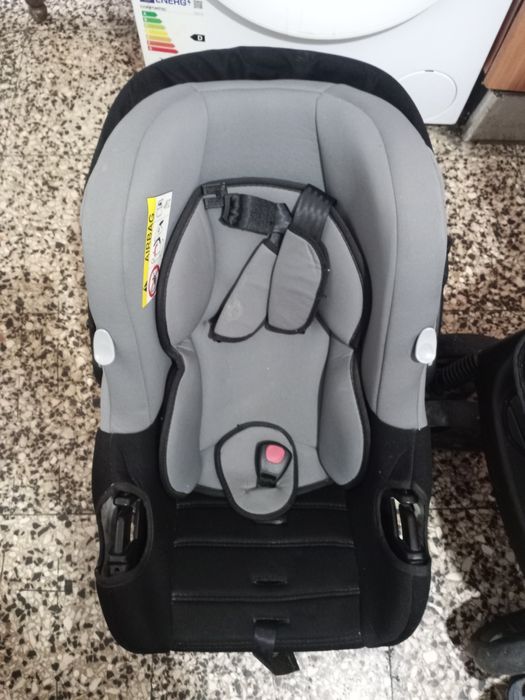 Carrinho de bebê com ovo como novo