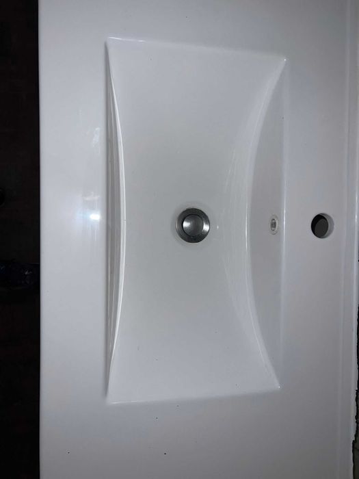 Móvel casa de banho com lavatório.