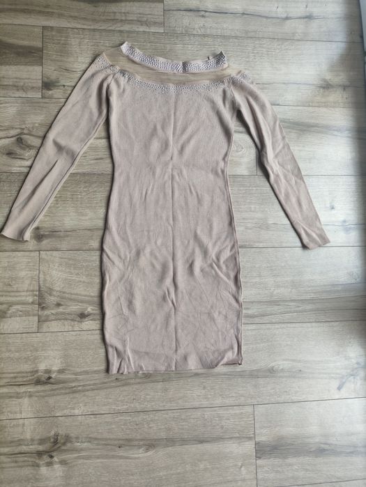 Sukienka obcisła beżowa sylvesterowa