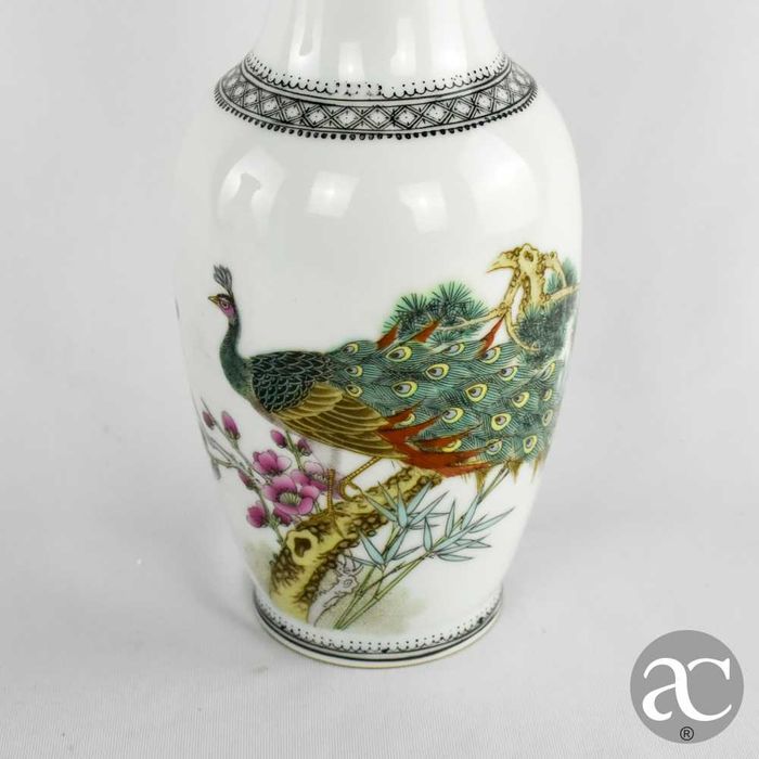 Par de jarras em porcelana da China, circa 1970