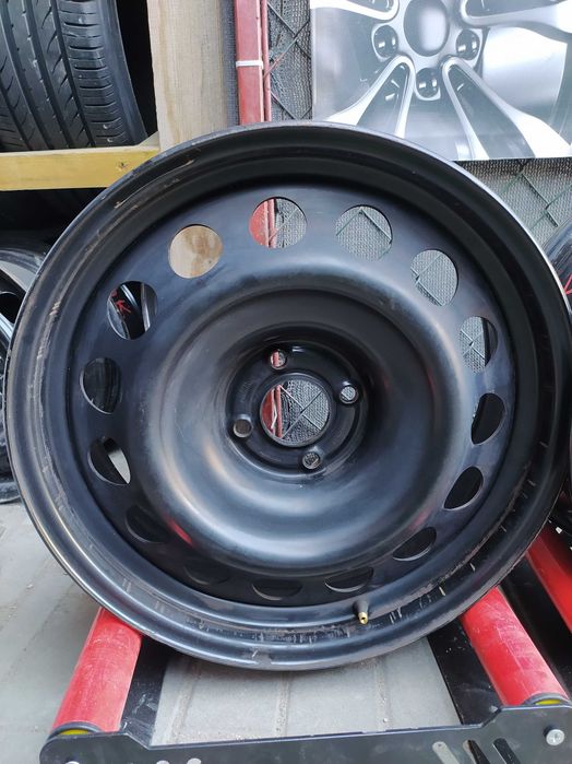 4x używane felgi stalowe R18 4x108 Citroen C3 C4 III C4 X Peugeot