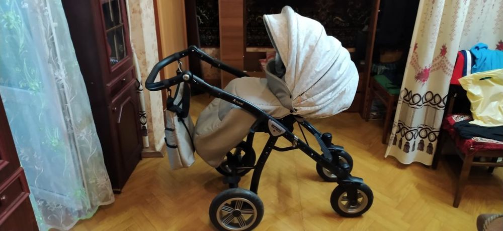 Продається дитяча коляска.