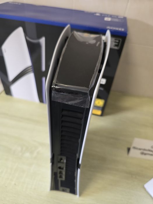 Playstation 5 PRO + 3 comandos