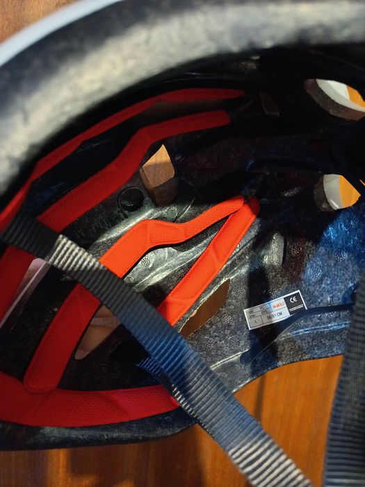Capacete de ciclismo de estrada MET Strale