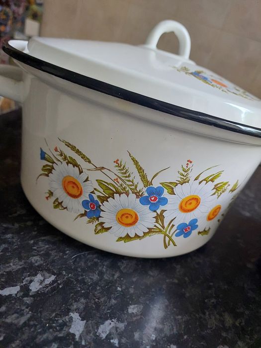 Кастрюли эмалированные и дуршлаг новые