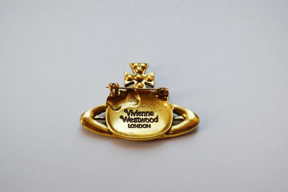 Брошь Hello kitty от Vivienne Westwood брошка