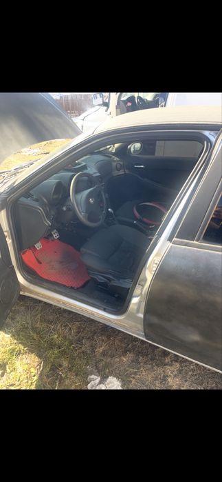 Авто Alfa romeo .