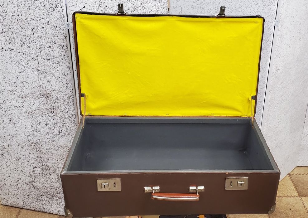 Валіза рарітетна для фотозони