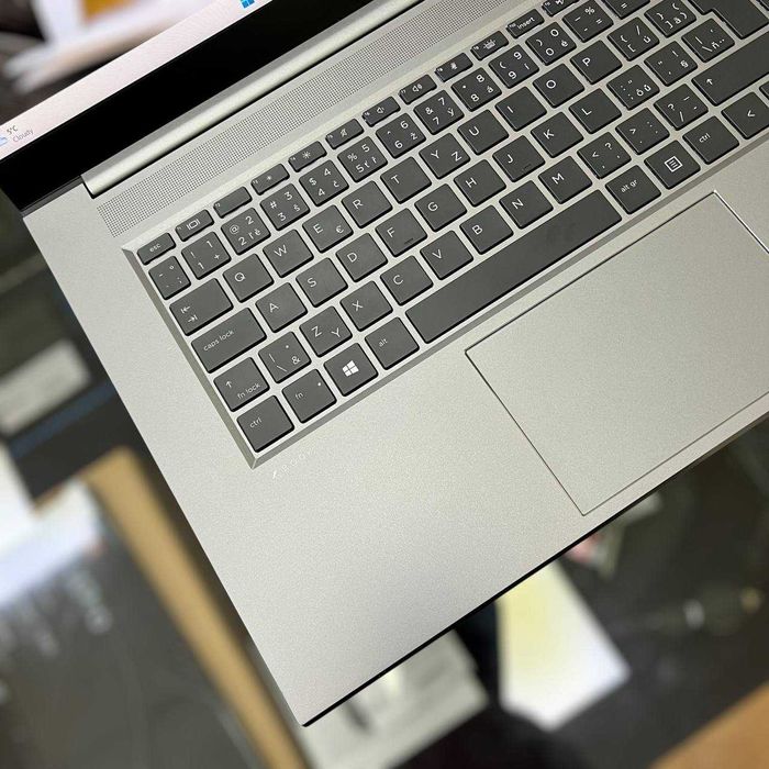 Ноутбук HP ZBook Studio G7 • i9-10885H • 32GB • 1TB SSD • Quadro T2000