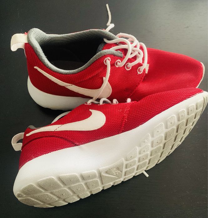 Nike Roshe One “Gym Red”