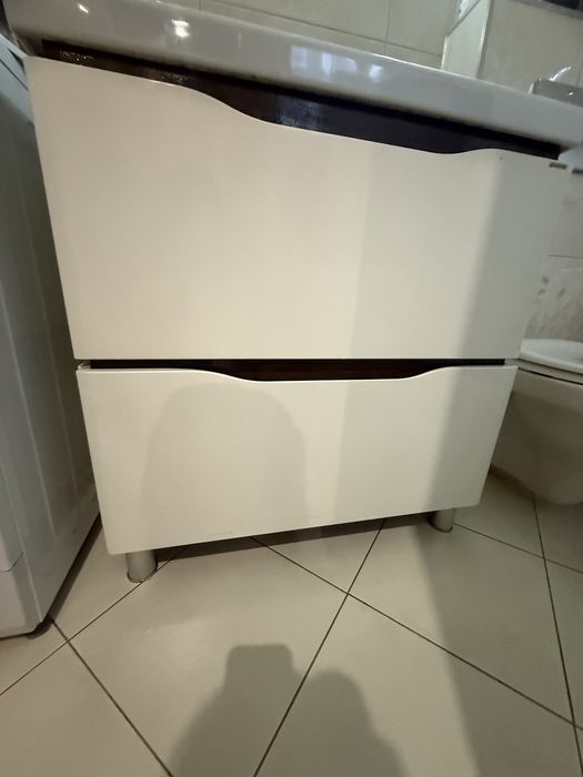 Продам умивальник з тумбою (аквародос)