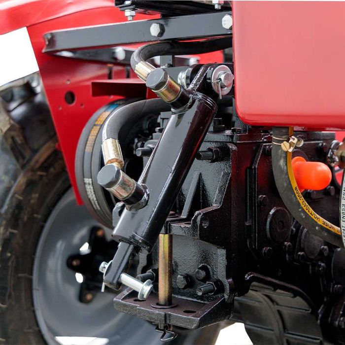 Трактор KENTAVR 200B в комплекті з навісним механізмом і фрезою