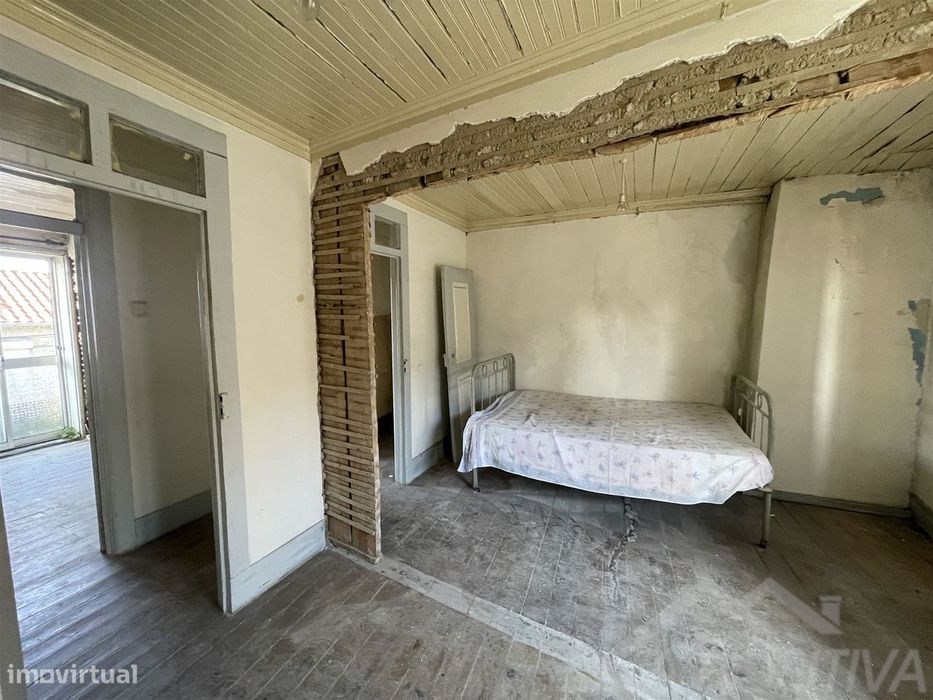 Moradia para Restaurar T3 Venda em Arcozelo,Gouveia
