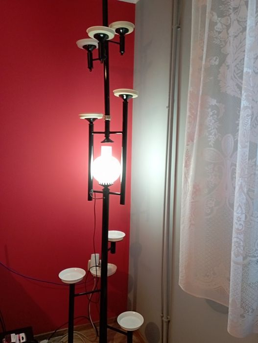 Lampka nocna i kwietnik dwa w jednym 2,5m wysokość