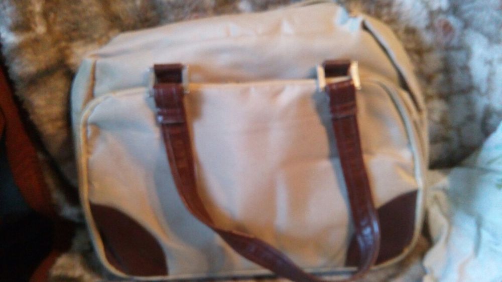 Torebka na laptop,dokumenty lub do pracy.