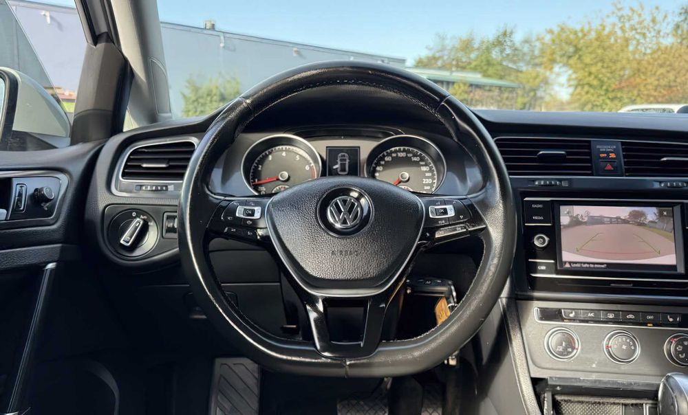 Volkswagen Golf      2019