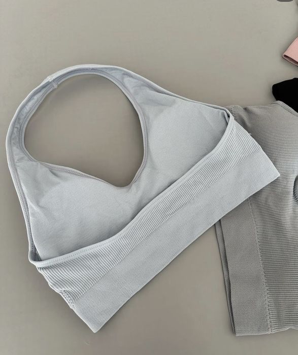 Чорний топ xs з відкритою спинкою в рубчик без застібок, бюстгалтер